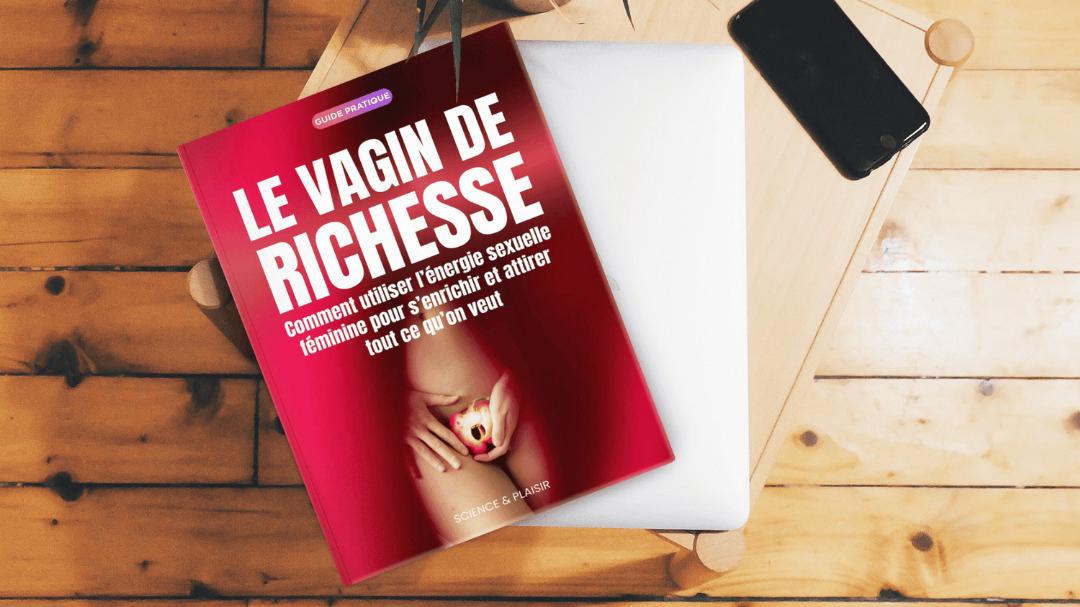 Le guide Le Vagin de Richesse posé sur un bureau